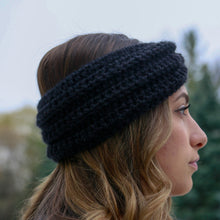 Load image into Gallery viewer, "ONYX" TWIST KNOT CROCHET HEADBAND