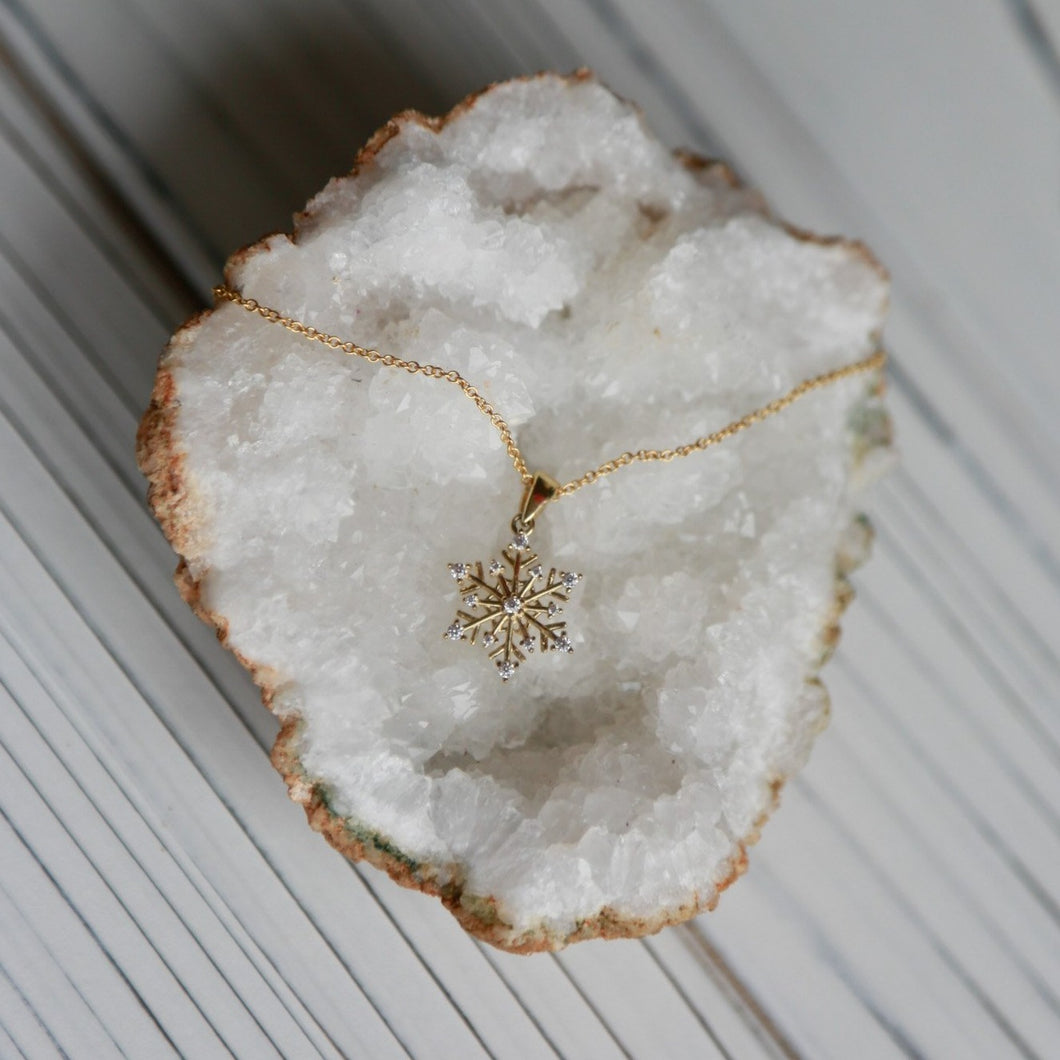 10K GOLD SNOWFLAKE NECKLACE